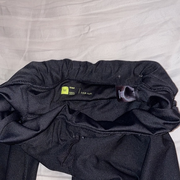 Xersion fitted 3/4 legging workout pant with back pocket reflective - Picture 3 of 4